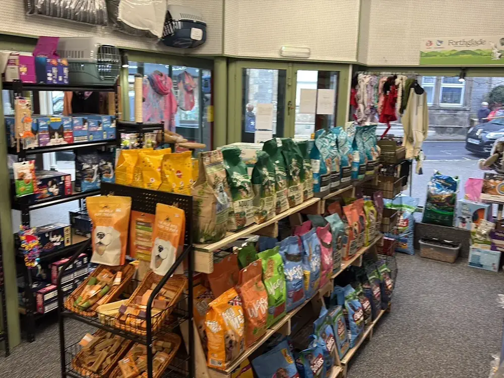 Inside Paws'n'Moors — Forthglade shelf banner above multi-brand food stacks.
